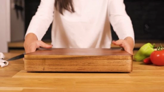 Kristies Kitchen Snijplank Met 2 Opvangbakken Kristie’s Kitchen - Borrelplank - Tapasplank - Antislip - Acacia 14 Kristies Kitchen Snijplank Met 2 Opvangbakken Kristie’s Kitchen - Borrelplank - Tapasplank - Antislip - Acacia - Afbeelding 12