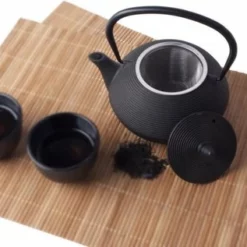 Sakura Tea Imperial Kitchen Theepot Gietijzer 0.8L Streep 14 Sakura Tea Imperial Kitchen Theepot Gietijzer 0.8L Streep -Maxwell & Williams winkel 550x317 1