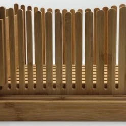 Stelleriana Broodsnijder Of Broodsnijmachine Van Bamboo Hout Als Hulpmiddel Bij Het Snijden Van Vers Zelf Gebakken Brood En Broodbakken. Bevat Een Broodplank/Snijplank Met Kruimelbak/Kruimelvanger. -Maxwell & Williams winkel 550x317 2