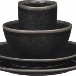 Mica Decorations Tabo Serviesset 4 Persoons - Zwart -Maxwell & Williams winkel 550x341 1