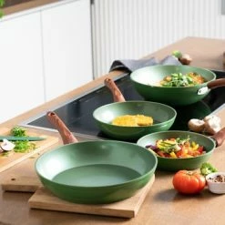 Just Vegan, Ceravegan Keramische ECO Koekenpan – 24cm, 100% Vegan, Plantaardige Anti-aanbaklaag, Ook Geschikt Voor Inductie 17 Just Vegan, Ceravegan Keramische ECO Koekenpan – 24cm, 100% Vegan, Plantaardige Anti-aanbaklaag, Ook Geschikt Voor Inductie -Maxwell & Williams winkel 550x366 111