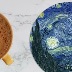 KitchenYeah Onderzetters Voor Glazen - Rond - Sterrennacht - Schilderij - Oude Meesters - Vincent Van Gogh - 10x10 Cm - Glasonderzetters - 6 Stuks 11 KitchenYeah Onderzetters Voor Glazen - Rond - Sterrennacht - Schilderij - Oude Meesters - Vincent Van Gogh - 10x10 Cm - Glasonderzetters - 6 Stuks -Maxwell & Williams winkel 550x366 65