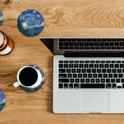 KitchenYeah Onderzetters Voor Glazen - Rond - Sterrennacht - Schilderij - Oude Meesters - Vincent Van Gogh - 10x10 Cm - Glasonderzetters - 6 Stuks 15 KitchenYeah Onderzetters Voor Glazen - Rond - Sterrennacht - Schilderij - Oude Meesters - Vincent Van Gogh - 10x10 Cm - Glasonderzetters - 6 Stuks -Maxwell & Williams winkel 550x366 69