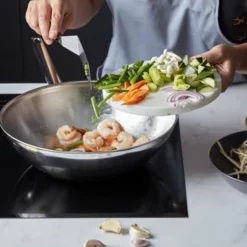 Demeyere Senses 5 Wokpan - RVS - Inductie - 26 Cm – PTFE En PFAS Vrij -Maxwell & Williams winkel 550x366 82