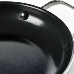 Dagelijkse Kost Keramische Koekenpan Met 2 Grepen - Ø24 Cm - PFAS-vrij 13 Dagelijkse Kost Keramische Koekenpan Met 2 Grepen - Ø24 Cm - PFAS-vrij -Maxwell & Williams winkel 550x384 3