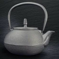 Sakura Tea Imperial Kitchen Theepot Gietijzer 0.8L Streep 15 Sakura Tea Imperial Kitchen Theepot Gietijzer 0.8L Streep -Maxwell & Williams winkel 550x412 19