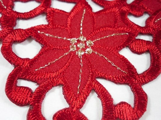 Merkloos Tafelkleed - Kerst - Rood Opengewerkt Met Bloemen - Rond 60 Cm 4 Merkloos Tafelkleed - Kerst - Rood Opengewerkt Met Bloemen - Rond 60 Cm - Afbeelding 2