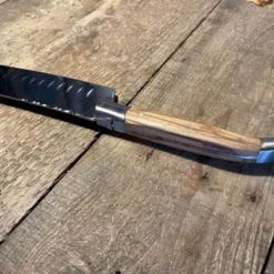 Laguiole Style De Vie Santokumes Luxury Line - 17cm - Olijfhout -Maxwell & Williams winkel 550x412 6