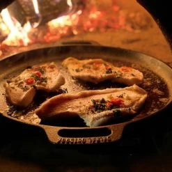 Valhal Outdoor Skillet / Plancha / Koekenpan - Gietijzer - Diameter 35cm, Twee Handvatten, VH35F 32 Valhal Outdoor Skillet / Plancha / Koekenpan - Gietijzer - Diameter 35cm, Twee Handvatten, VH35F -Maxwell & Williams winkel 550x412 65