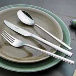 Sola Bestekset Montreux - Modern - 8 Persoons - 70 Delig - Zilverwit Edelstaal 18/10 - RVS - Zilver -Maxwell & Williams winkel 550x415 2