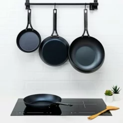 BK Black Steel Wokarang - Wokpan - Ø 30 Cm - Inductie -Maxwell & Williams winkel 550x439 1