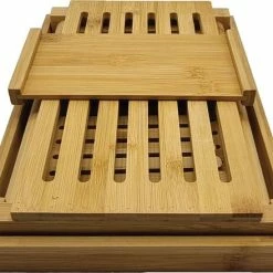 Stelleriana Broodsnijder Of Broodsnijmachine Van Bamboo Hout Als Hulpmiddel Bij Het Snijden Van Vers Zelf Gebakken Brood En Broodbakken. Bevat Een Broodplank/Snijplank Met Kruimelbak/Kruimelvanger. -Maxwell & Williams winkel 550x440 4