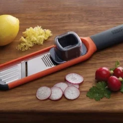 Joseph Joseph Rasp Mini - 2 In 1 - Oranje 18 Joseph Joseph Rasp Mini - 2 In 1 - Oranje -Maxwell & Williams winkel 550x441 2