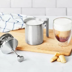 Silberthal - Melkopschuimer - Handmatige Melkopschuimer - 400 Ml - Zilver - Roestvrijstaal - Melkschuimer - Cadeau 16 Silberthal - Melkopschuimer - Handmatige Melkopschuimer - 400 Ml - Zilver - Roestvrijstaal - Melkschuimer - Cadeau -Maxwell & Williams winkel 550x475 2