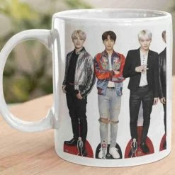 Kimano Mok Bangtan Boys - Popgroep - BTS - Cadeau Voor Fan -Maxwell & Williams winkel 550x480