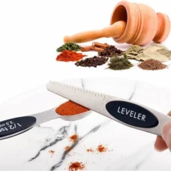 Dappermann | Luxe Magnetische Maatlepel Set Van 8 - Measuring Cups And Spoons - Maatschep RVS - Vast & Vloeibaar -Maxwell & Williams winkel 550x486 1