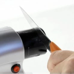 Genius Ideas Elektrische Messenslijper - Zilver - Professionele Slijper - Universeel - Voor Alle Messen En Scharen -Maxwell & Williams winkel 550x498 2