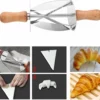 LOUZIR RVS Croissant Roller Cutter Cake Brood Rolling Deeg Cutter - Voor Het Maken Van Croissant Met Houten Handvat Rollend Mes Keuken Bakken Tool -Maxwell & Williams winkel 550x505 2