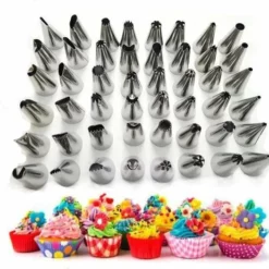Merkloos Cake Decoration Set 48 Stuks Van Verschillende RVS Spuitmondjes Voor Het Decoreren Van Taarten En Gebak - Icing Piping Nozzles Pastry Tips Set - Cake Decorating Tools Accessoires - Garneerspuit Voor Slagroom, Fondant, Marsepein - Klein Formaat