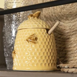 Clayre & Eef Honingpot Met Lepel Ø 11x14 Cm Geel Keramiek Rond Bijen Voorraadpot Deksel Bewaarpot Opbergpot 9 Clayre & Eef Honingpot Met Lepel Ø 11x14 Cm Geel Keramiek Rond Bijen Voorraadpot Deksel Bewaarpot Opbergpot -Maxwell & Williams winkel 550x550 13