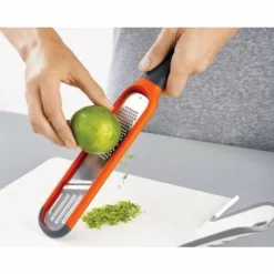 Joseph Joseph Rasp Mini - 2 In 1 - Oranje 19 Joseph Joseph Rasp Mini - 2 In 1 - Oranje -Maxwell & Williams winkel 550x550 192