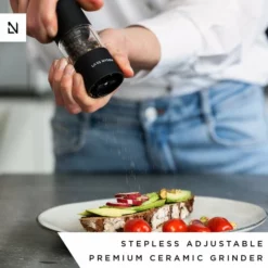 LARS NYSØM Zout- En Pepermolen Set 'Sjæl' Black/White 11 LARS NYSØM Zout- En Pepermolen Set 'Sjæl' Black/White -Maxwell & Williams winkel 550x550 239