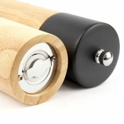 Homeon Peper En Zoutmolen Set - Pepermolen En Zoutmolen - 2 Stuks - Rubberhout - Kleur: Hout/zwart 13 Homeon Peper En Zoutmolen Set - Pepermolen En Zoutmolen - 2 Stuks - Rubberhout - Kleur: Hout/zwart -Maxwell & Williams winkel 550x550 577