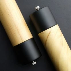 Homeon Peper En Zoutmolen Set - Pepermolen En Zoutmolen - 2 Stuks - Rubberhout - Kleur: Hout/zwart 15 Homeon Peper En Zoutmolen Set - Pepermolen En Zoutmolen - 2 Stuks - Rubberhout - Kleur: Hout/zwart -Maxwell & Williams winkel 550x550 579