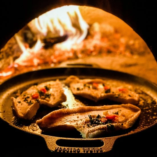 Valhal Outdoor Skillet / Plancha / Koekenpan - Gietijzer - Diameter 35cm, Twee Handvatten, VH35F 9 Valhal Outdoor Skillet / Plancha / Koekenpan - Gietijzer - Diameter 35cm, Twee Handvatten, VH35F - Afbeelding 7