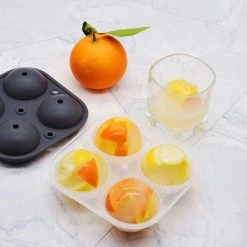 Nevi Silicone Ijsblokjesvorm Met Deksel - Ijsballen Voor Gin Of Whisky - 4 Grote Ronde Ijsballen Ø 6cm - Zwart -Maxwell & Williams winkel 550x550 672