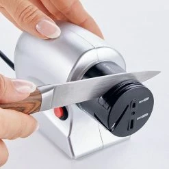 Genius Ideas Elektrische Messenslijper - Zilver - Professionele Slijper - Universeel - Voor Alle Messen En Scharen -Maxwell & Williams winkel 550x550 783