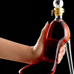 Decantino® - Elegante Decanteer Karaf Voor Whiskey & Wijn - 750 ML - Handgeblazen Glas - Cadeautje Voor Haar, Vriendin & Moeder - Whiskey Karaf Met Deksel - Wijn Karaf - Karaf Whiskey Decanteer Karaf Wijn - Whiskey Set - Wijn Accessoires Decanteerkan -Maxwell & Williams winkel 550x575