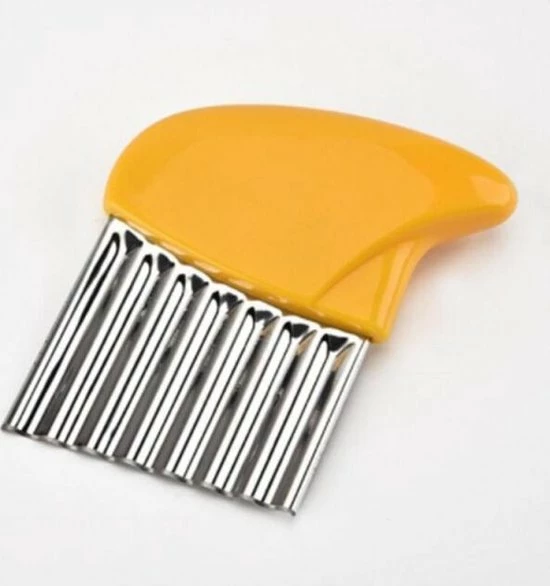 Miro Ecommerce Multifunctionele Groenten Slicer - Kartelmes - Frietsnijder - Golvend Mes - Geel 3 Miro Ecommerce Multifunctionele Groenten Slicer - Kartelmes - Frietsnijder - Golvend Mes - Geel