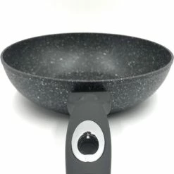 Blackstone Sterk Home - Wokpan 28cm In Steen-look, Gegoten Aluminium, Anti-Aanbaklaag, Geschikt Voor Alle Warmtebronnen, Ook Inductie -Maxwell & Williams winkel 550x632 2