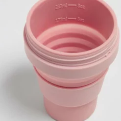STOJO - Opvouwbare Beker - To Go - Roze - 237ml (8oz) - Herbruikbaar 11 STOJO - Opvouwbare Beker - To Go - Roze - 237ml (8oz) - Herbruikbaar -Maxwell & Williams winkel 550x641 2