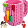 Merkloos Build On Brick Mug - Roze - 350 Ml - Bouw Je Eigen Mok Met Bouwsteentjes - BPA Vrije Drinkbeker Cadeau Voor Kinderen Of Volwassenen - Koffie Thee Limonade Of Andere Dranken - Pennenbeker - Creatief Accessoire Voor Op Bureau -HnD -Maxwell & Williams winkel 550x642 2