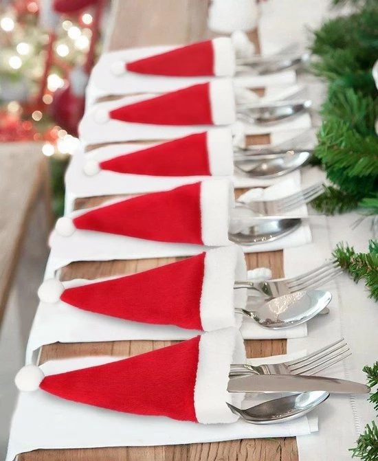 Merkloos Kerstmutsjes Voor Bestek (6 Stuks) - Versiering / Decoratie Kersttafel - Feestelijk Kerstdiner 4 Merkloos Kerstmutsjes Voor Bestek (6 Stuks) - Versiering / Decoratie Kersttafel - Feestelijk Kerstdiner - Afbeelding 2
