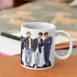 Kimano Mok Bangtan Boys - Popgroep - BTS - Cadeau Voor Fan -Maxwell & Williams winkel 550x732 3