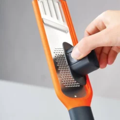 Joseph Joseph Rasp Mini - 2 In 1 - Oranje 24 Joseph Joseph Rasp Mini - 2 In 1 - Oranje -Maxwell & Williams winkel 550x733 10