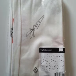 Evora Tafelkleed Sinterklaas 130x180 Cm - Sint En PIet Papieren Tafellaken - Sinterklaasfeest -Maxwell & Williams winkel 550x733 3