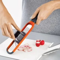 Joseph Joseph Rasp Mini - 2 In 1 - Oranje 22 Joseph Joseph Rasp Mini - 2 In 1 - Oranje -Maxwell & Williams winkel 550x733 9