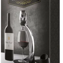 MikaMax Magic Wijn Decanteerder Deluxe - Incl. Standaard En Zeef - Vaatwasserbestendig - Decanter - Wijn Beluchter - Wijn Cadeau - Wijn Accessoires -Maxwell & Williams winkel 550x817
